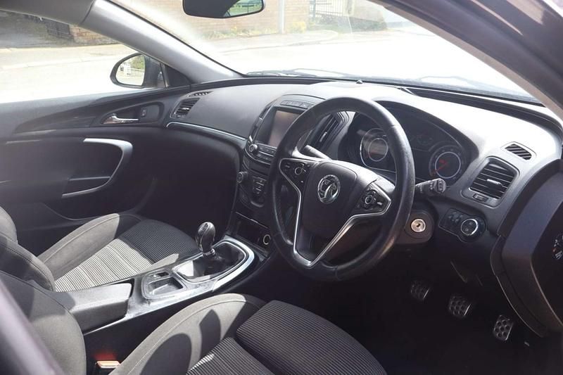 Second-hand Vauxhall Insignia SRi 140 CP (102 kW) 2016 Gri Hatchback