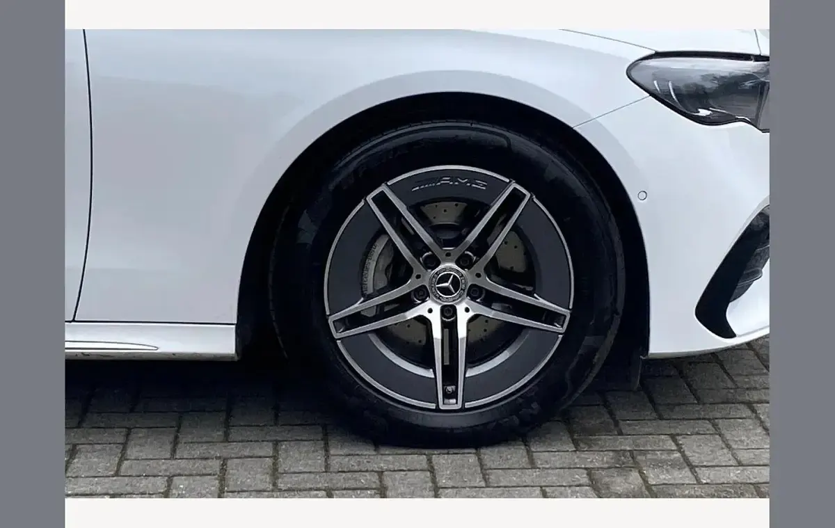 Usado Mercedes E220 AMG line 194 HP (142 kW) 2025 Branco Sedan