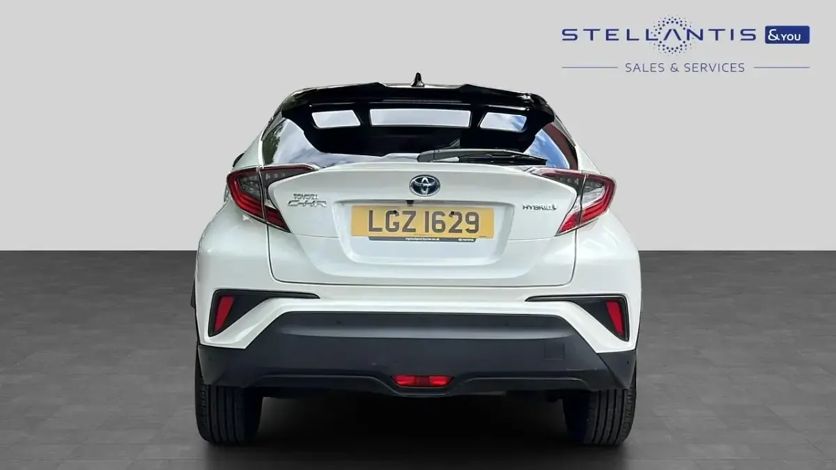 Used Toyota C-HR 120 HP (88 kW) 2018 White SUV