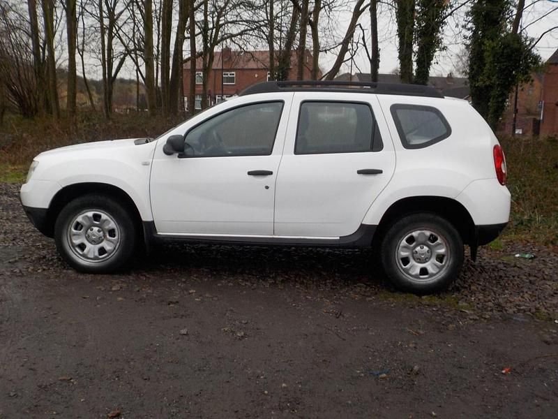 Used Dacia Duster Ambiance 2014 White Hatchback