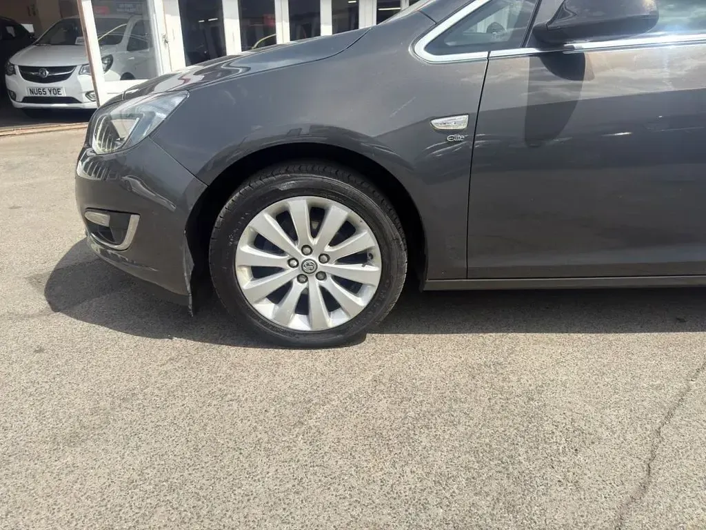 Used Vauxhall Astra Elite 115 HP (84 kW) 2012 Grey Hatchback