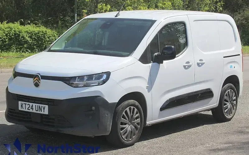Begagnad Citroën Berlingo 102 HK (75 kW) 2024 Minibuss