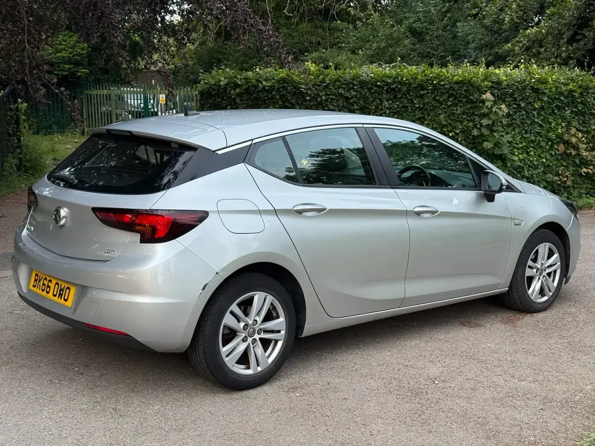 Used Vauxhall Astra 110 HP (80 kW) 2016 Silver Hatchback