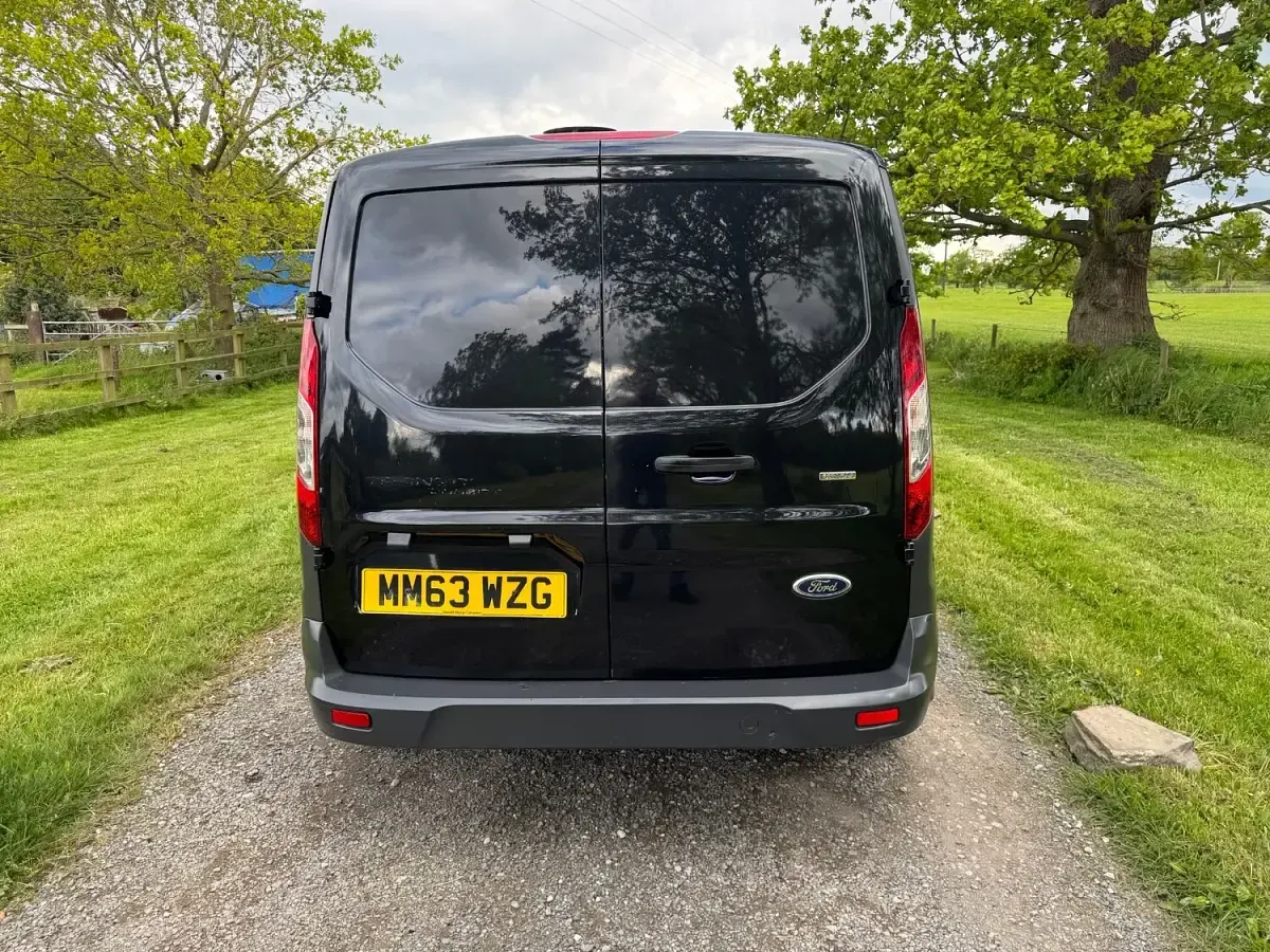 Usado Ford Transit Connect 95 HP (69 kW) 2014 Preto Monovolume