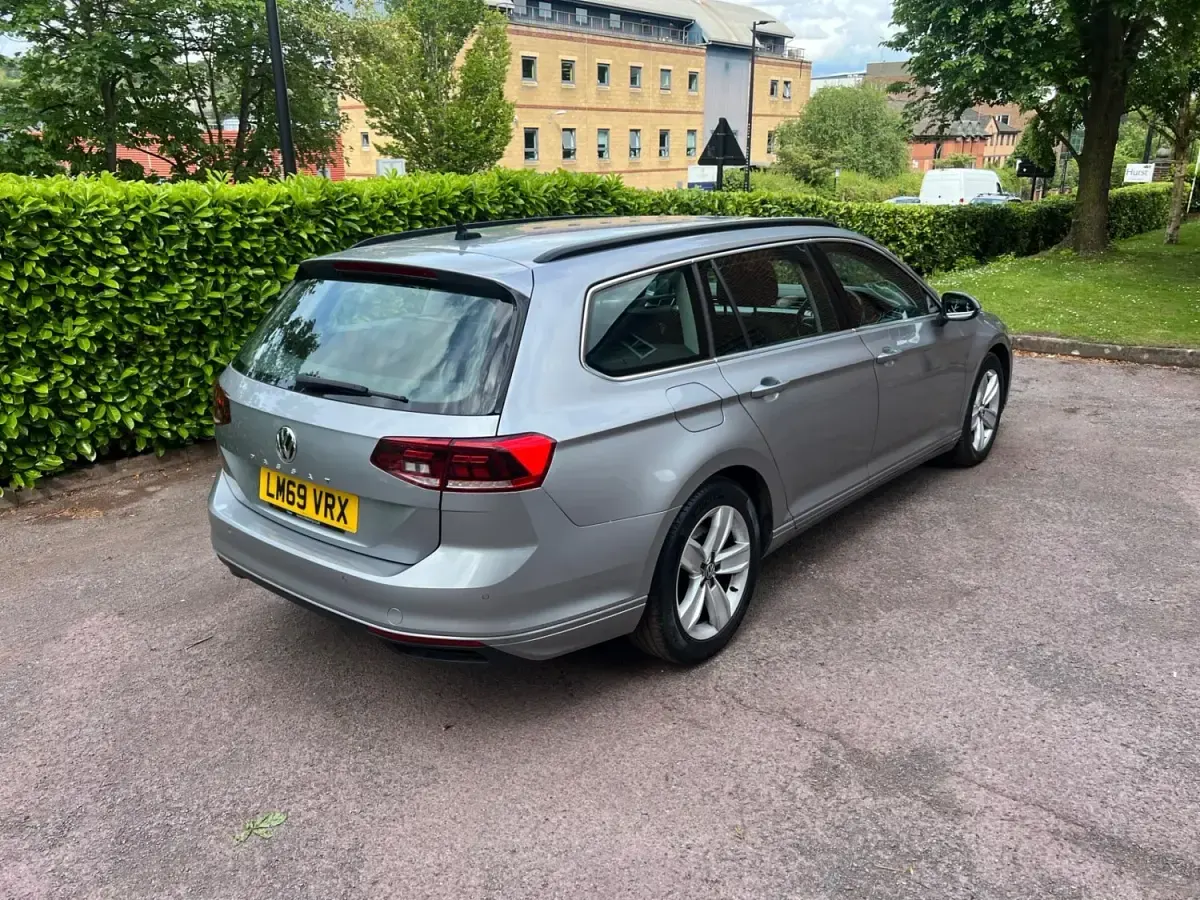 Używany VW Passat SE 150 KM (110 kW) 2019 Srebrny Kombi