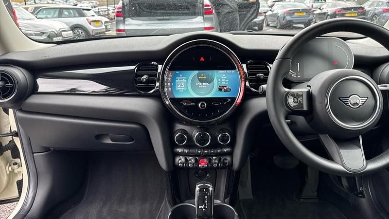 Used Mini Cooper Classic 134 HP (98 kW) 2022 White Hatchback