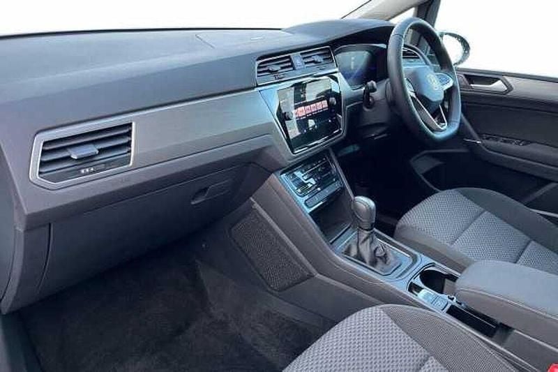 Used VW Touran Match 150 HP (110 kW) 2025 Silver MPV