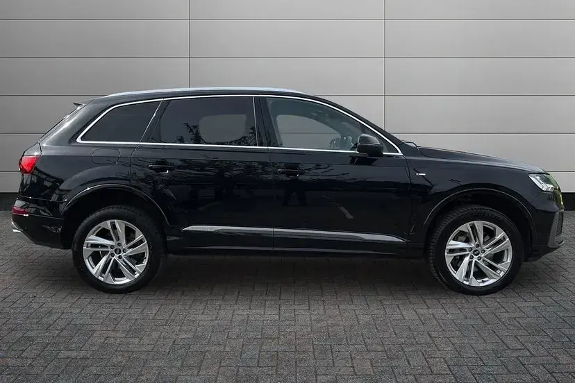Used Audi Q7 S-Line 286 HP (210 kW) 2023 Black SUV