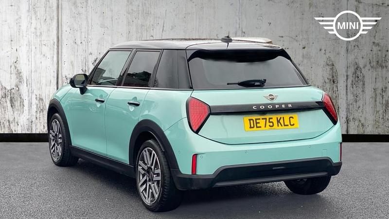 Used Mini Cooper Classic 113 kW (154 HP) 2025 Green Hatchback