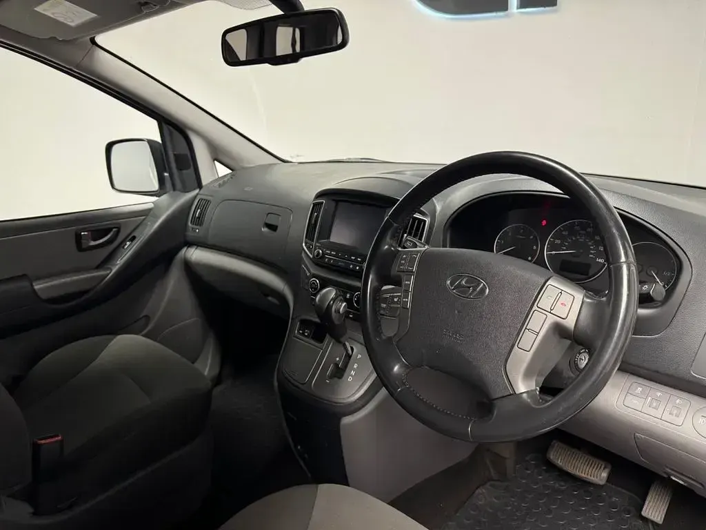 Used Hyundai I800 SE 170 HP (125 kW) 2018 White MPV