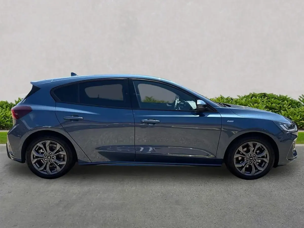 New Ford Focus ST-Line 2026 Blue Hatchback