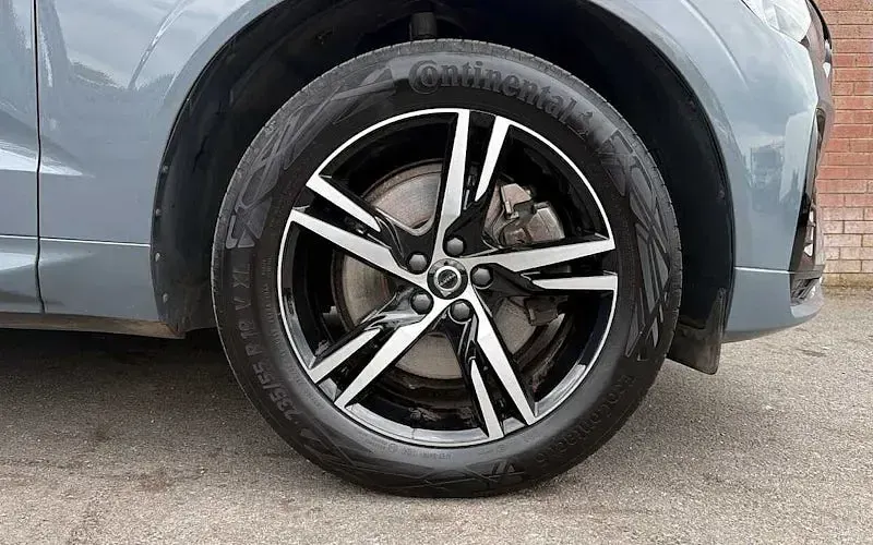 Used Volvo XC60 R-Design 250 HP (183 kW) 2021 Grey SUV