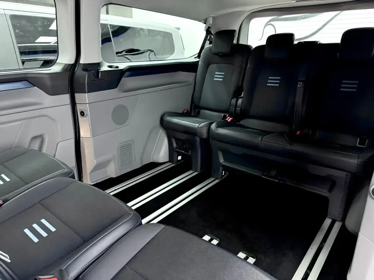 Used Ford Tourneo Custom Active 170 HP (125 kW) 2025 Grey Van