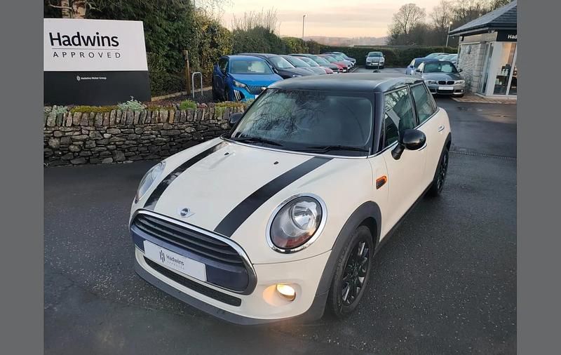 White Used 2015 Mini Cooper Hatch Hatchback | £6,995 (Good price) - Image 1/4