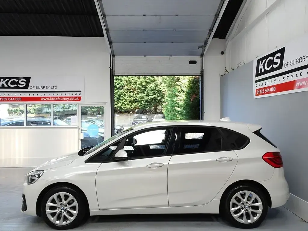 Used BMW 220 Sport Line 192 HP (141 kW) 2018 White Hatchback