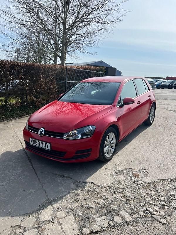 Used VW Golf VII SE 105 HP (77 kW) 2014 Red Hatchback