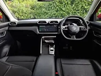 Used MG ZS Trophy 196 HP (144 kW) 2025 Red SUV