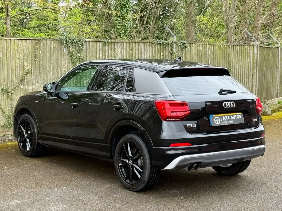 Second-hand Audi Q2 S-Line 150 CP (110 kW) 2017 Negru SUV