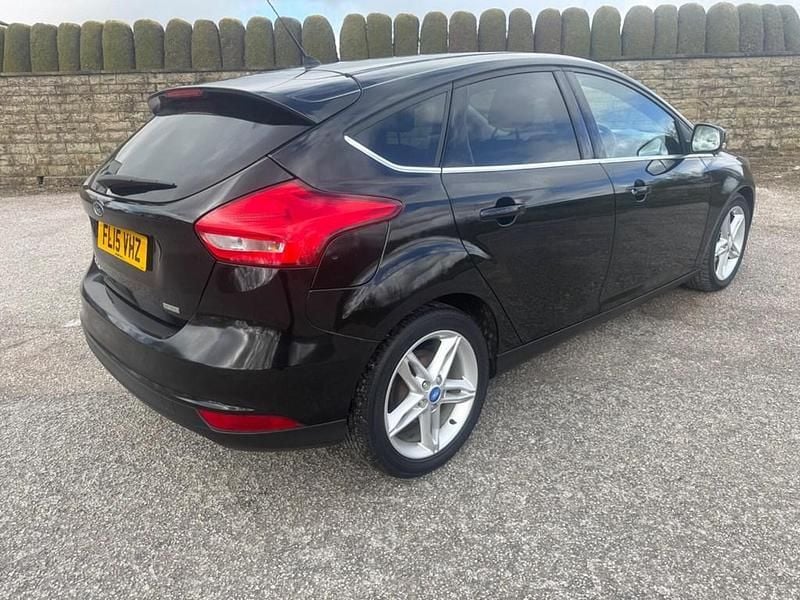 Used Ford Focus Zetec 125 HP (91 kW) 2015 Black Hatchback
