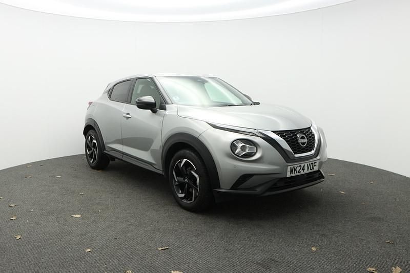 Usado Nissan Juke N-Connecta 114 HP (83 kW) 2024 Prateado SUV