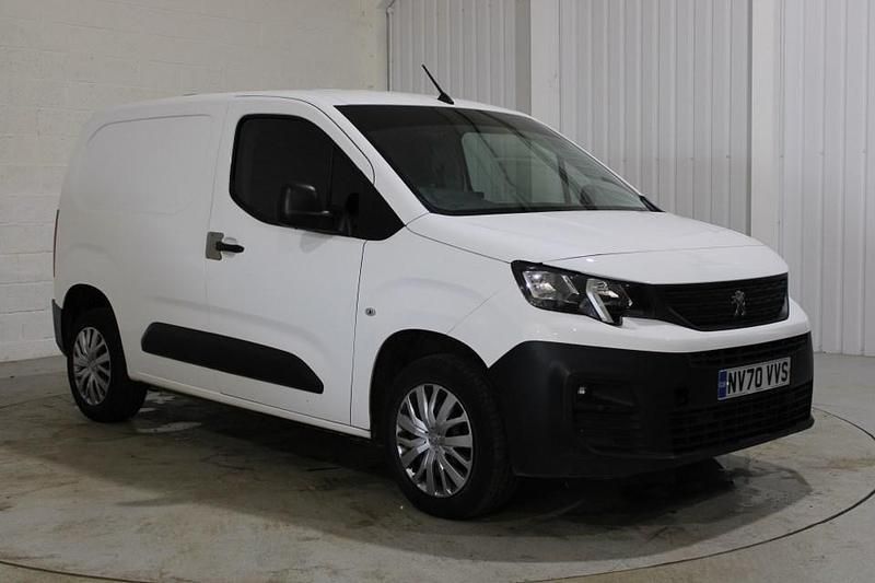 White Used 2021 Peugeot Partner MPV | £9,999 (Fair price) - Image 1/4