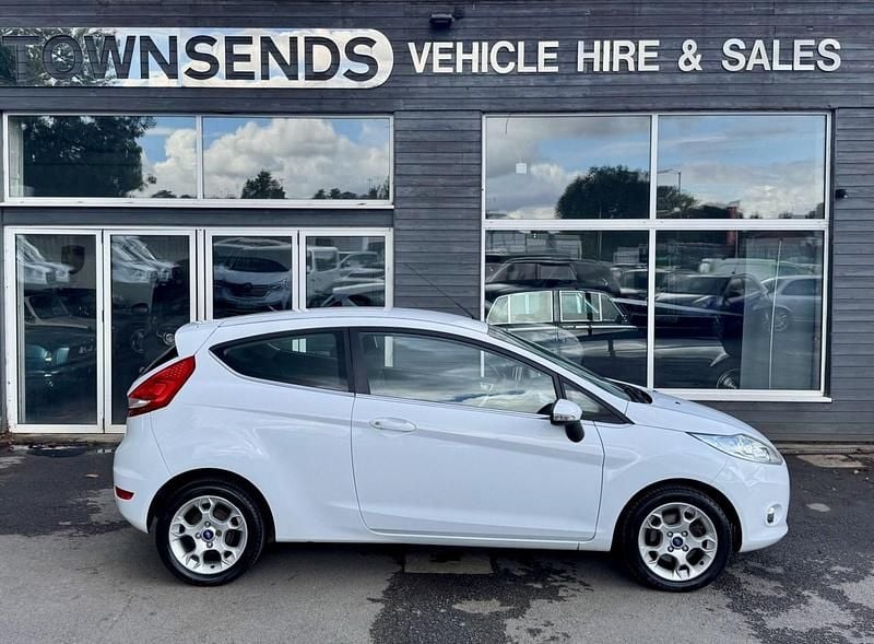 Used Ford Fiesta Zetec 82 HP (60 kW) 2011 White Hatchback