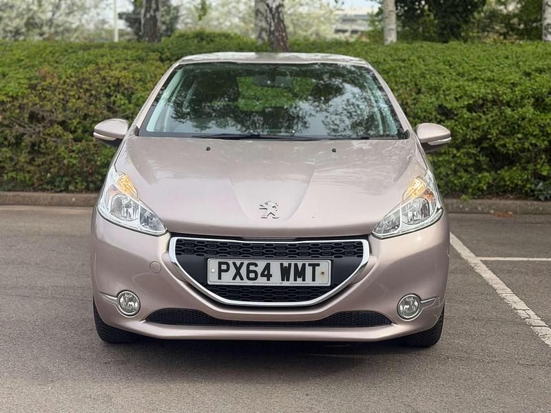 Used Peugeot 208 Active 82 HP (60 kW) 2014 Pink Hatchback