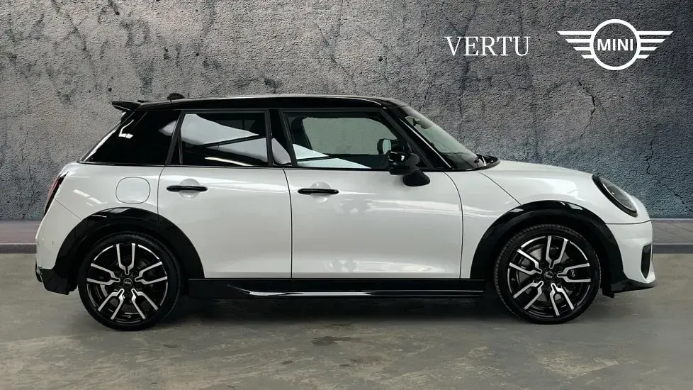 Used Mini Cooper Hatch 113 kW (154 HP) 2026 White Hatchback