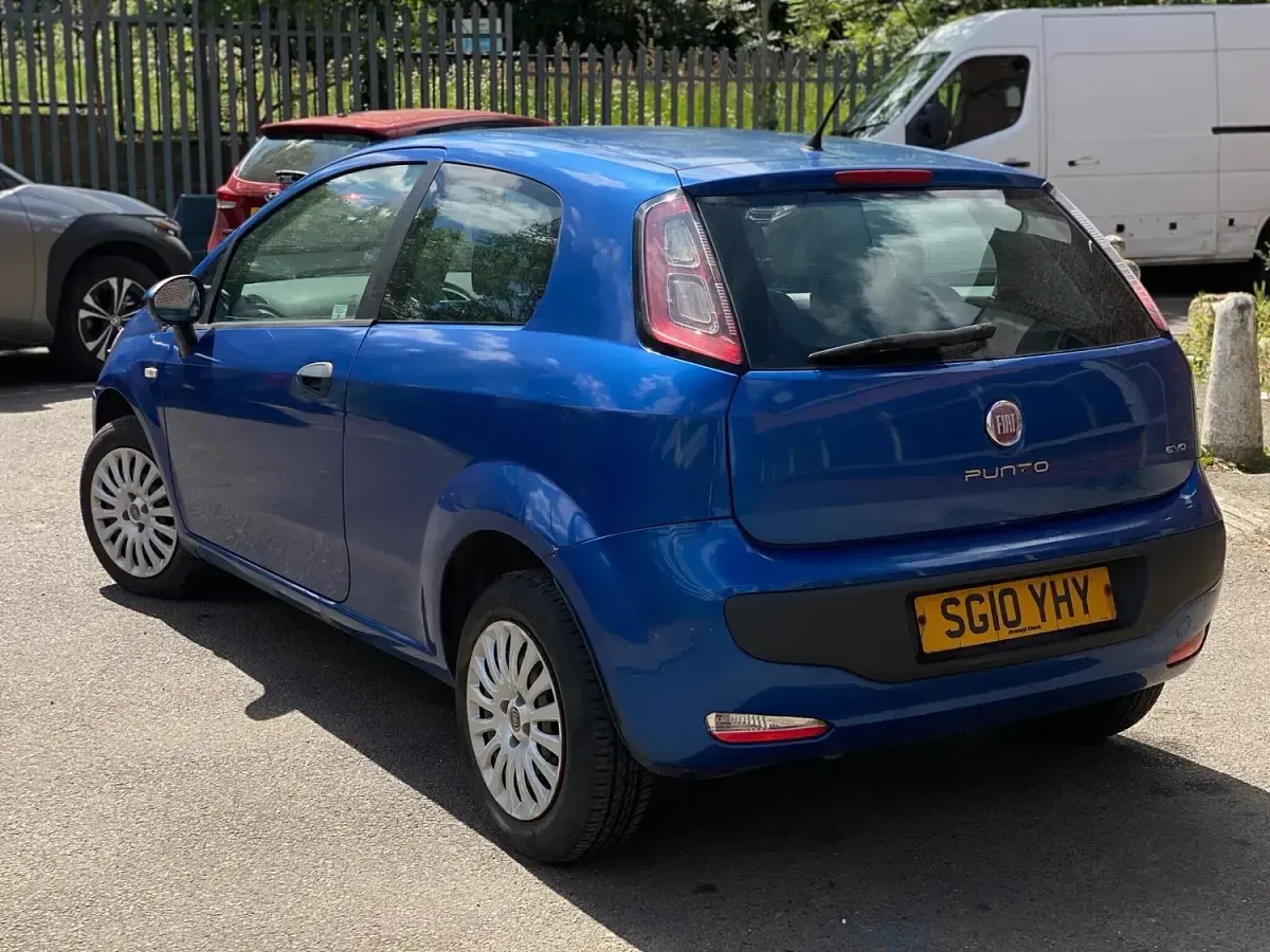 Used Fiat Punto Evo Active 77 HP (56 kW) 2010 Blue Hatchback