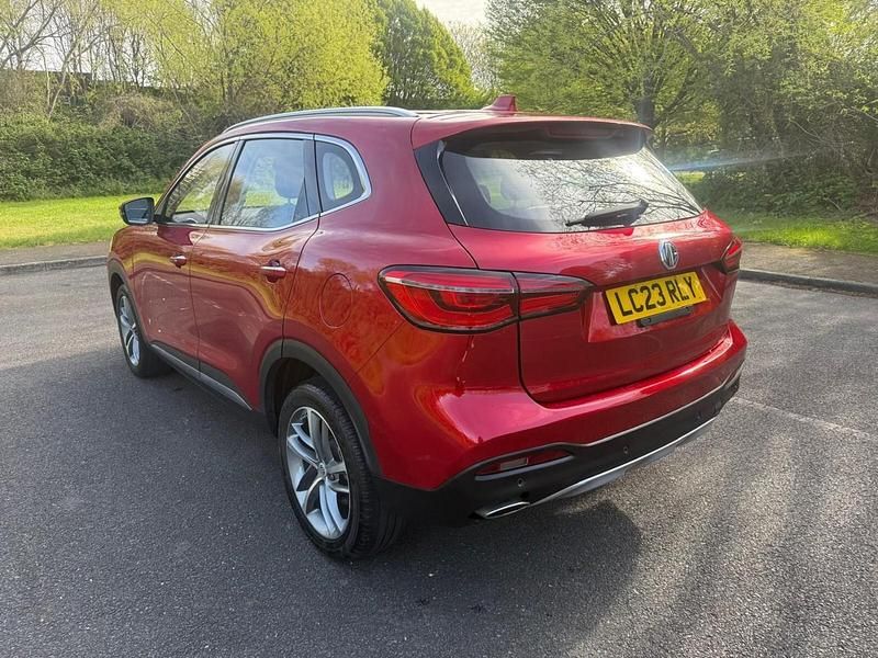 Used MG HS Excite 162 HP (119 kW) 2023 Red SUV