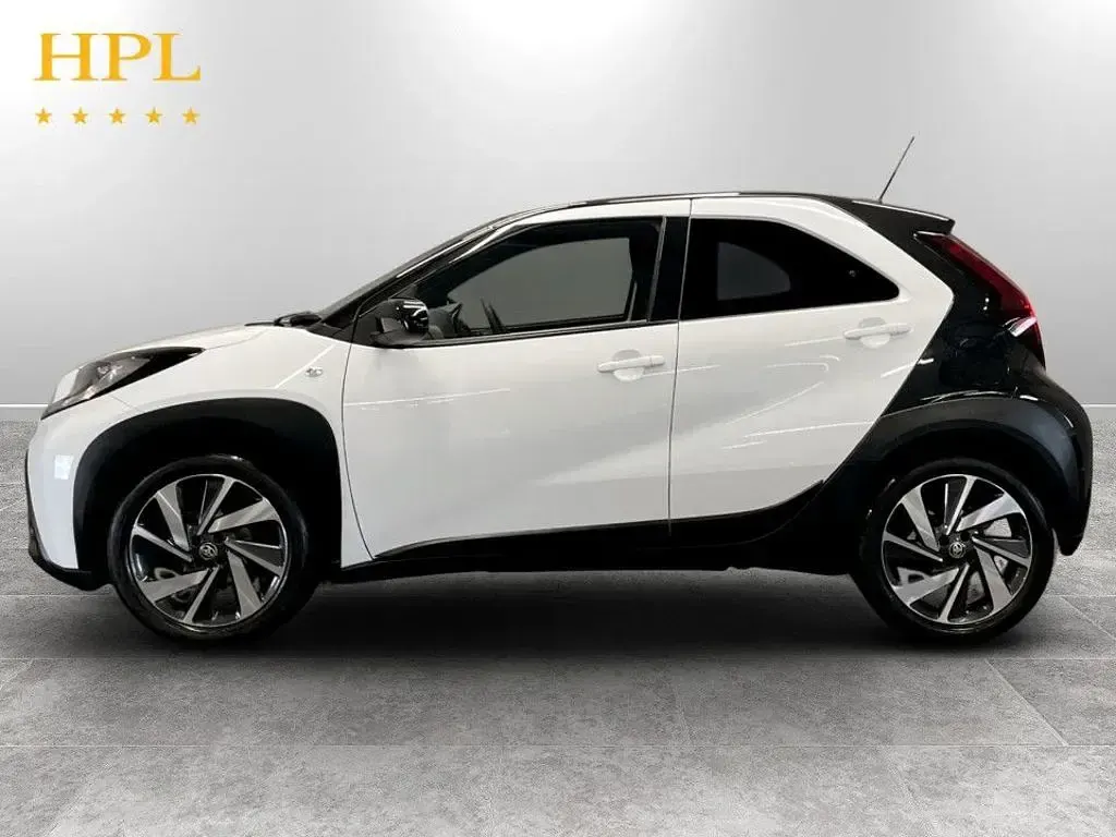 Used Toyota Aygo X 72 HP (52 kW) 2023 White SUV