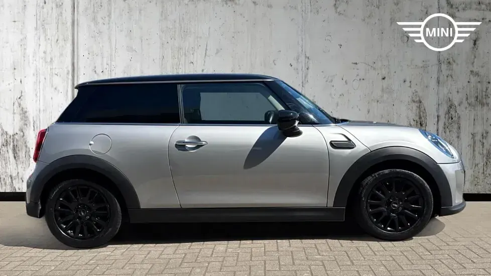 Usado Mini Cooper Classic 134 CV (98 kW) 2023 Plateado Utilitario