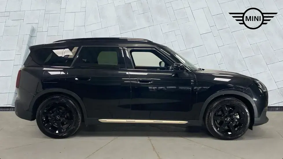 Używany Mini Countryman Exclusive 227 kW (309 KM) 2024 Czarny SUV