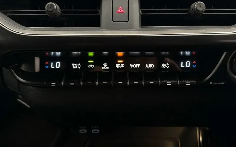 Used Lexus UX 184 HP (135 kW) 2022 Red SUV