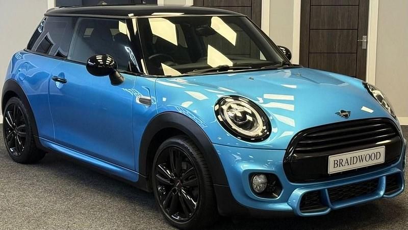 Usado Mini Cooper Hatch 136 CV (100 kW) 2019 Azul Utilitario