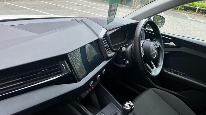 Used Audi A1 Design 95 HP (69 kW) 2021 White SUV