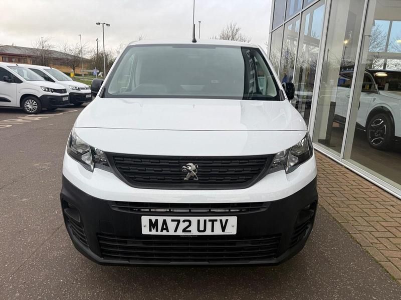 Used Peugeot Partner Premium 100 HP (73 kW) 2022 White MPV
