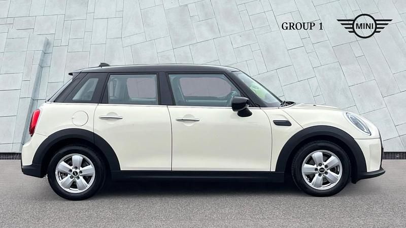 Used Mini Cooper Classic 136 HP (100 kW) 2022 Pepper white Hatchback