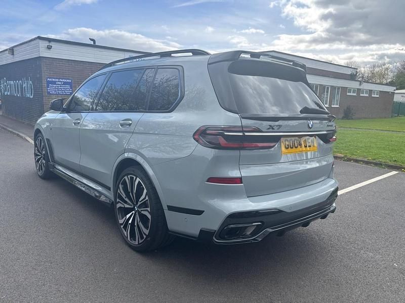 Begagnad BMW X7 M Sport 2022 Grå SUV