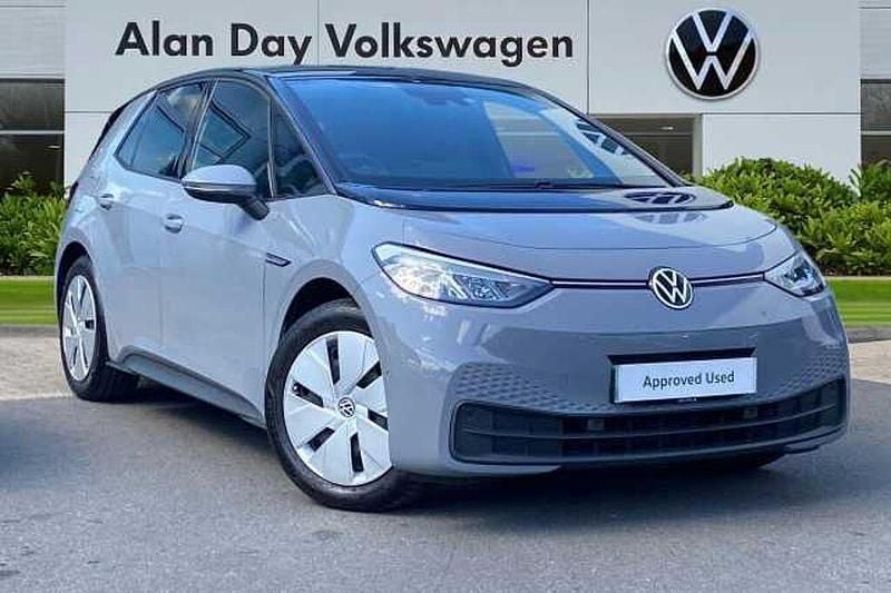 Grey Used 2025 VW ID.3 Pro Performance Hatchback | £19,995 (Fair price) - Image 1/4