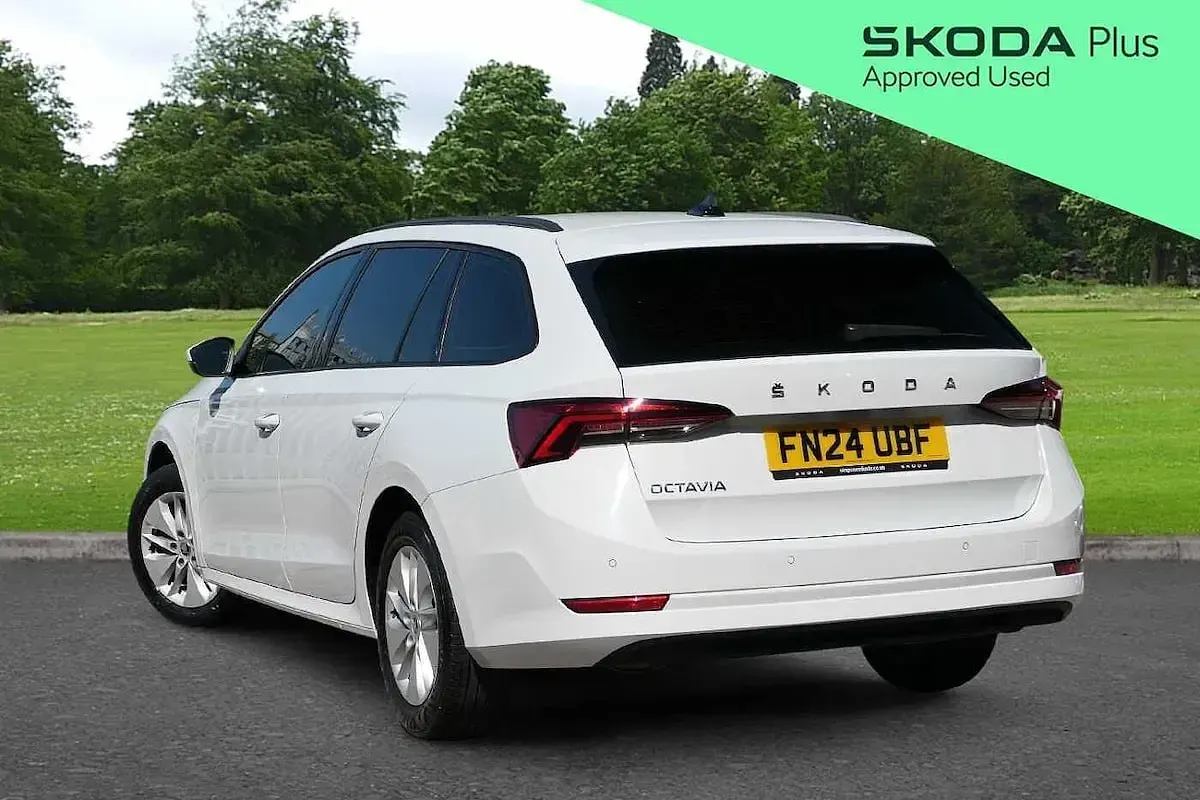 Used Skoda Octavia SE Technology 147 HP (108 kW) 2024 White Estate