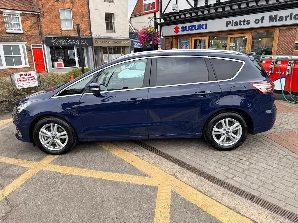 Used Ford S-MAX Titanium 190 HP (139 kW) 2023 Blue MPV