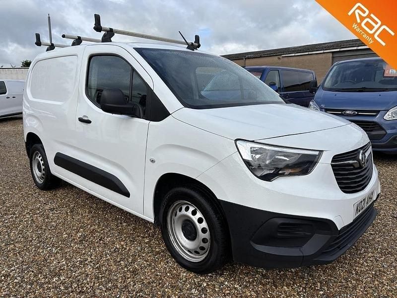 White Used 2021 Vauxhall Combo MPV | £5,495 (Good price) - Image 1/4