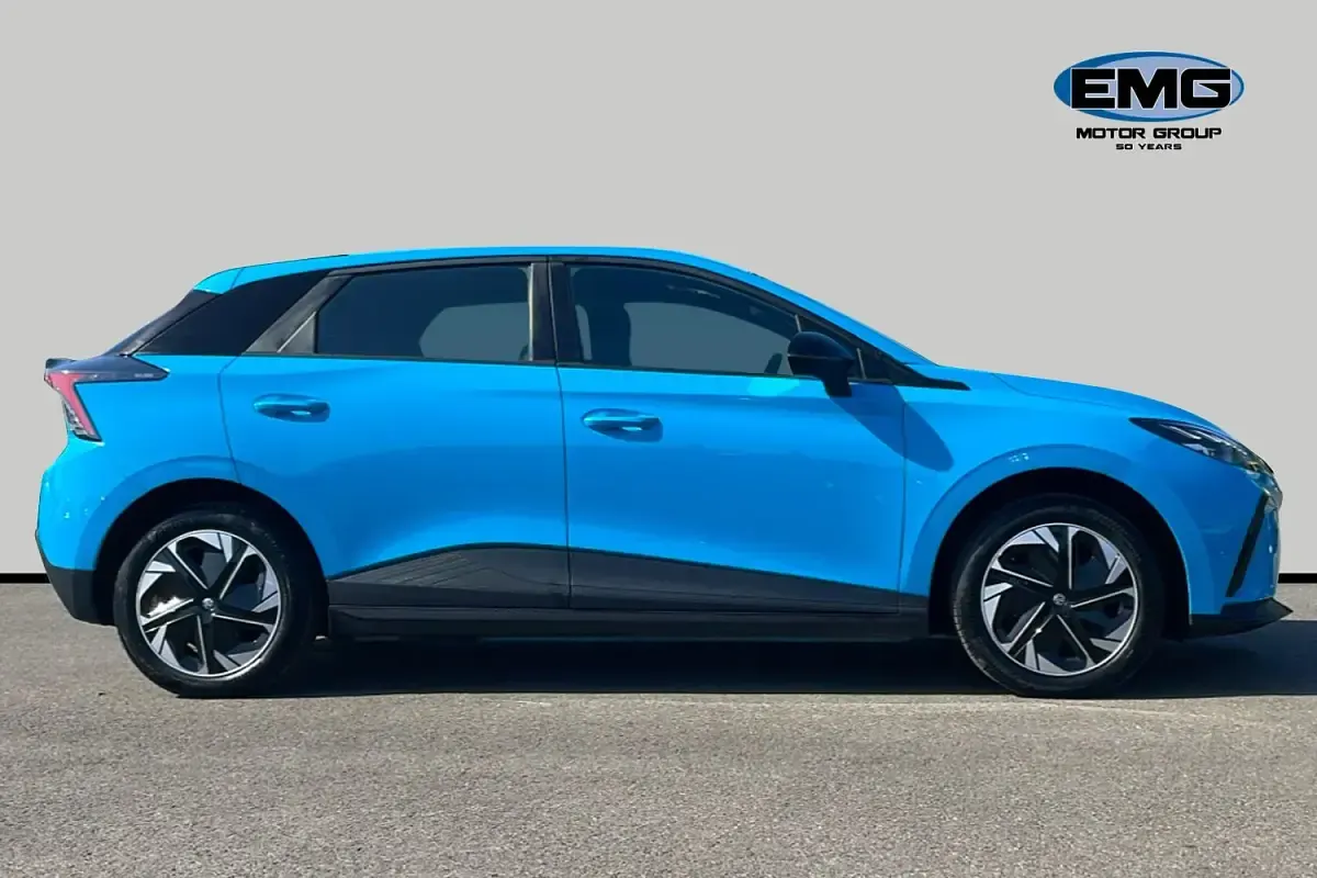 Used MG MG4 EV SE 319 kW (435 HP) 2023 Blue Hatchback