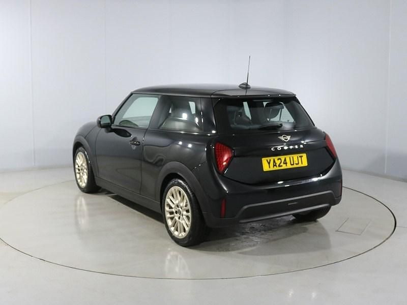 Used Mini Cooper Hatch 154 HP (113 kW) 2024 Black Hatchback