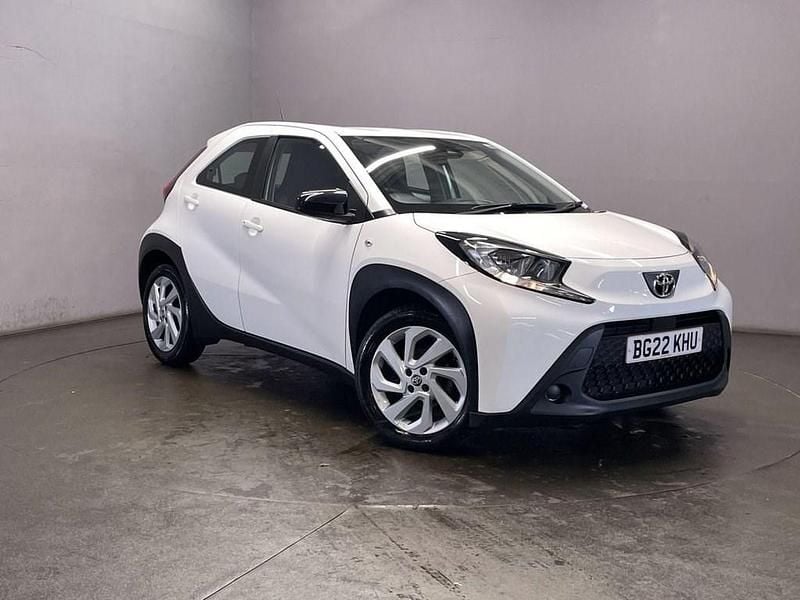 White Used 2022 Toyota Aygo PURE Hatchback | £10,899 (Good price) - Image 1/4