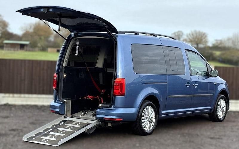Begagnad VW Caddy 102 HK (75 kW) 2020 Minibuss