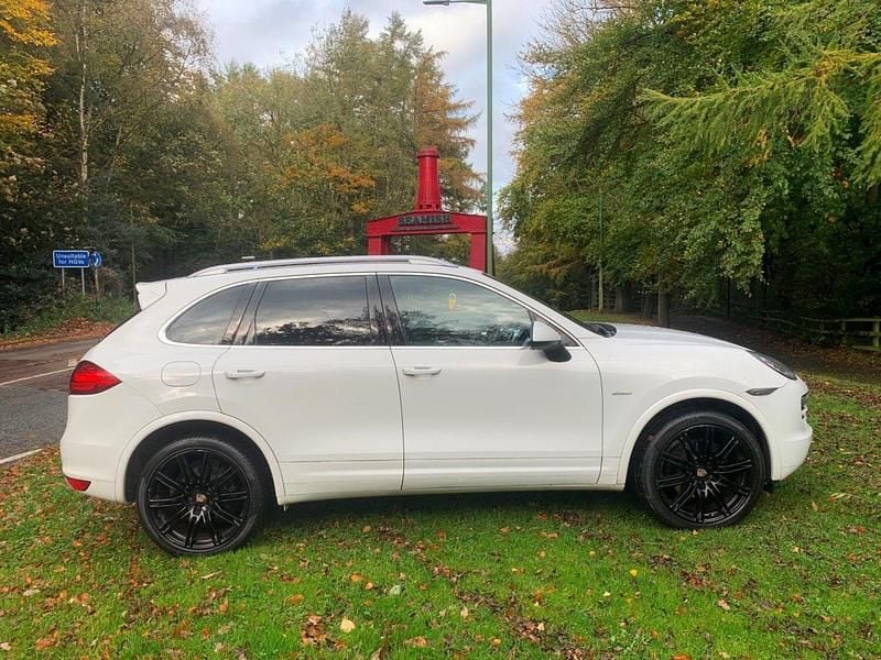 Used Porsche Cayenne 245 HP (180 kW) 2013 White SUV