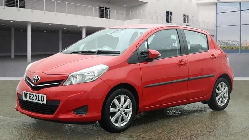 Used Toyota Yaris 101 HP (74 kW) 2012 Red Hatchback