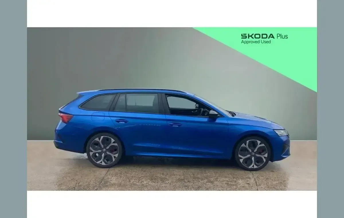 Used Skoda Octavia vRS 265 HP (194 kW) 2025 Blue Estate